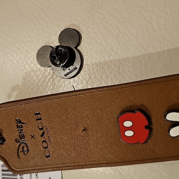 COACH x MICKEY MOUSE - Picture 6 of 6